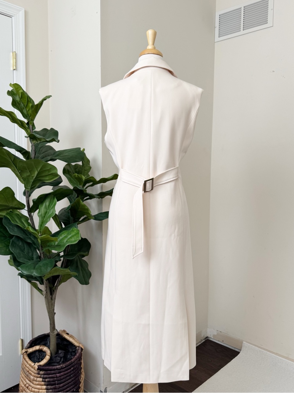 Crescent Cream Sleeveless Blazer Vest - Picture 2 of 11